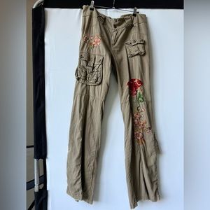 Cargo pants with embroidery